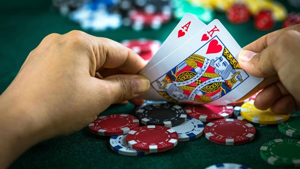 How can you learn to play blackjack on the internet?